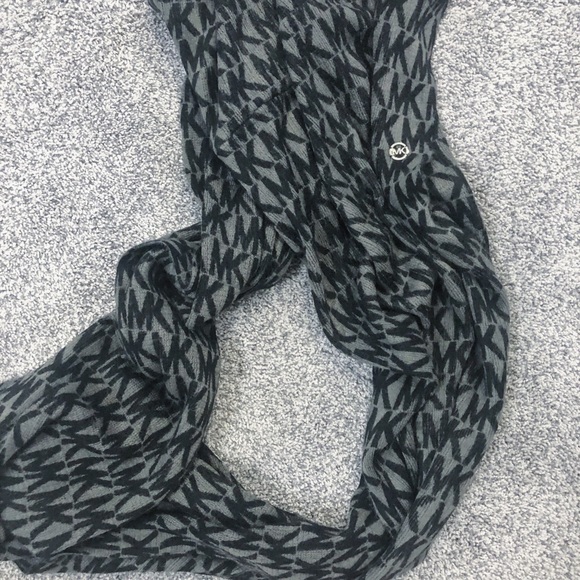 Michael Kors repeat logo infinity scarf - Picture 2 of 4